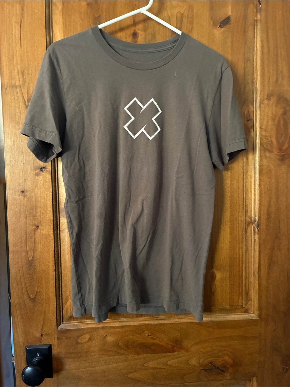 Men's Short-Sleeve Crewneck T-Shirt with Center Cross Graphic - Gray